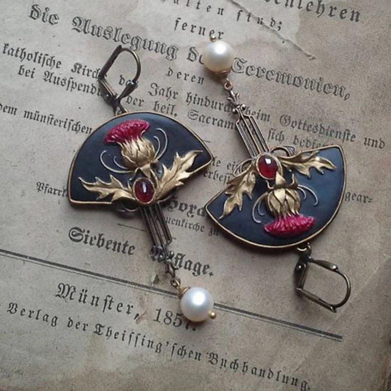 Bohho Earrings with Pearls and Red Crystal