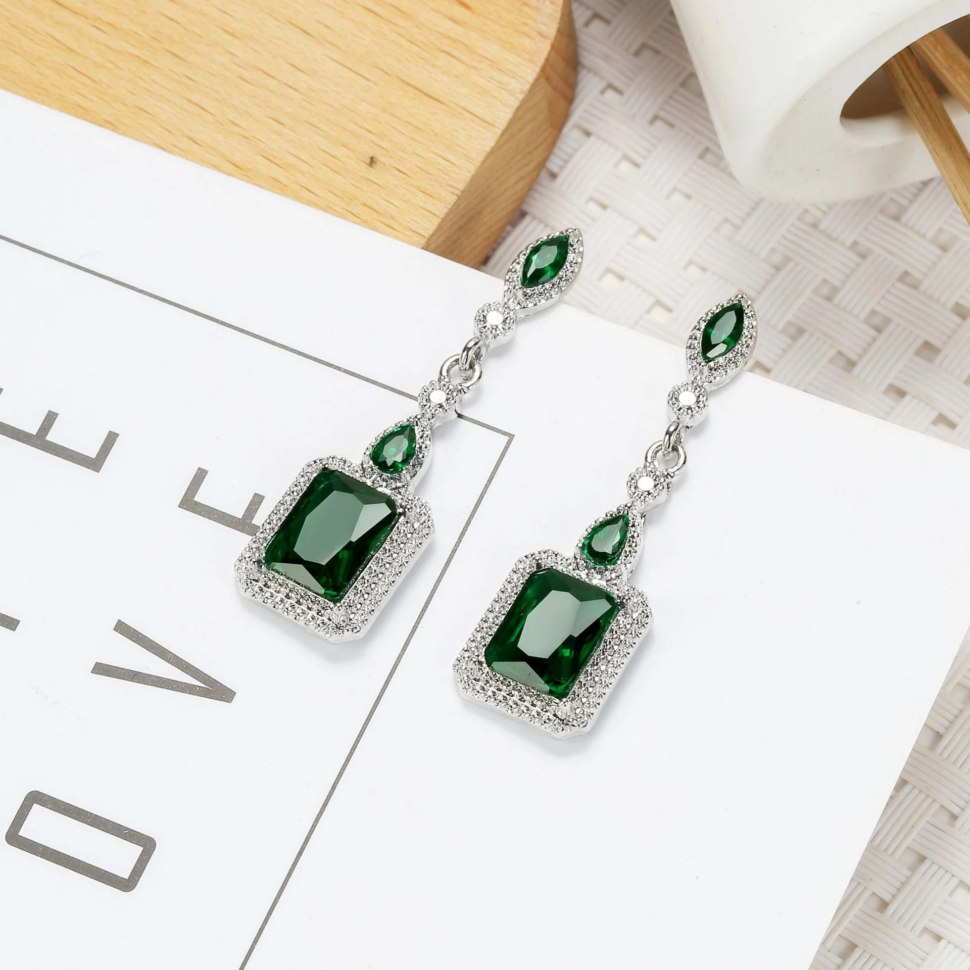 Clarian Verdancia Earrings | White Gold - Image 3