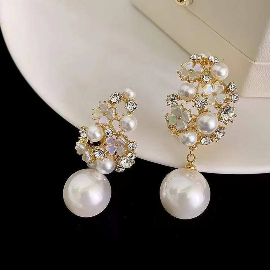 Elegant Flower Pearl Earrings - Image 2