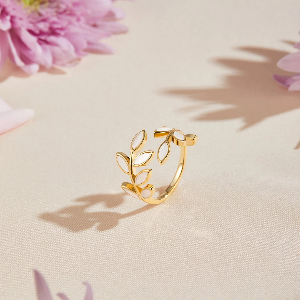 Glden Leaf Ring - Image 5
