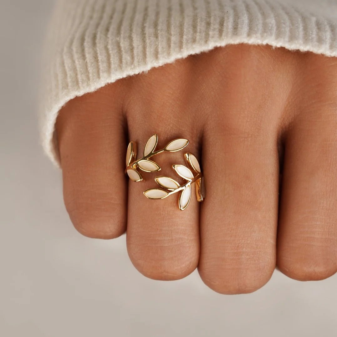 Goden Leaf Ring - Image 2