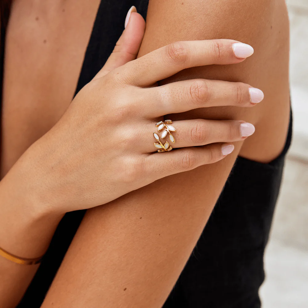 Golden Leaf Ring - Image 3