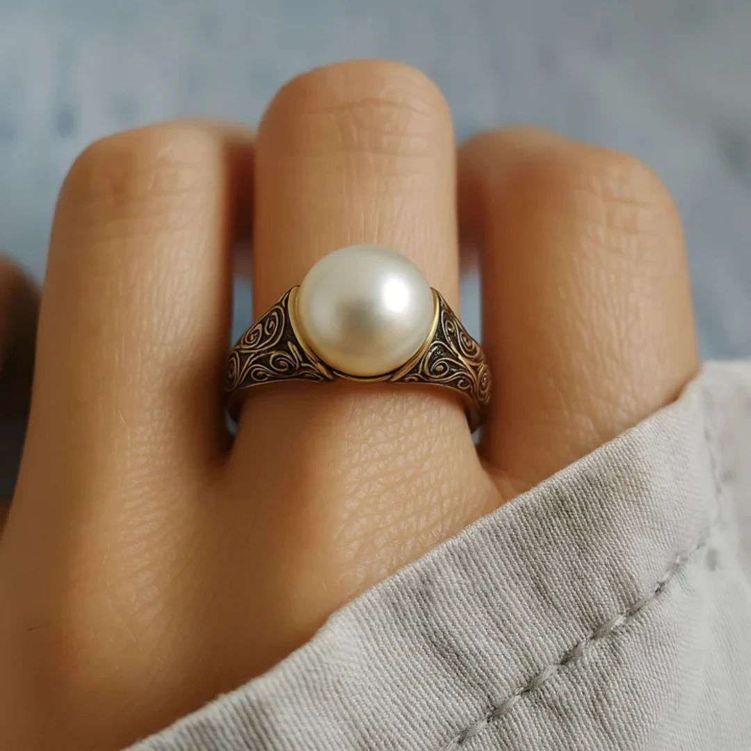 Golden Vintage Pearl Ring - Image 2