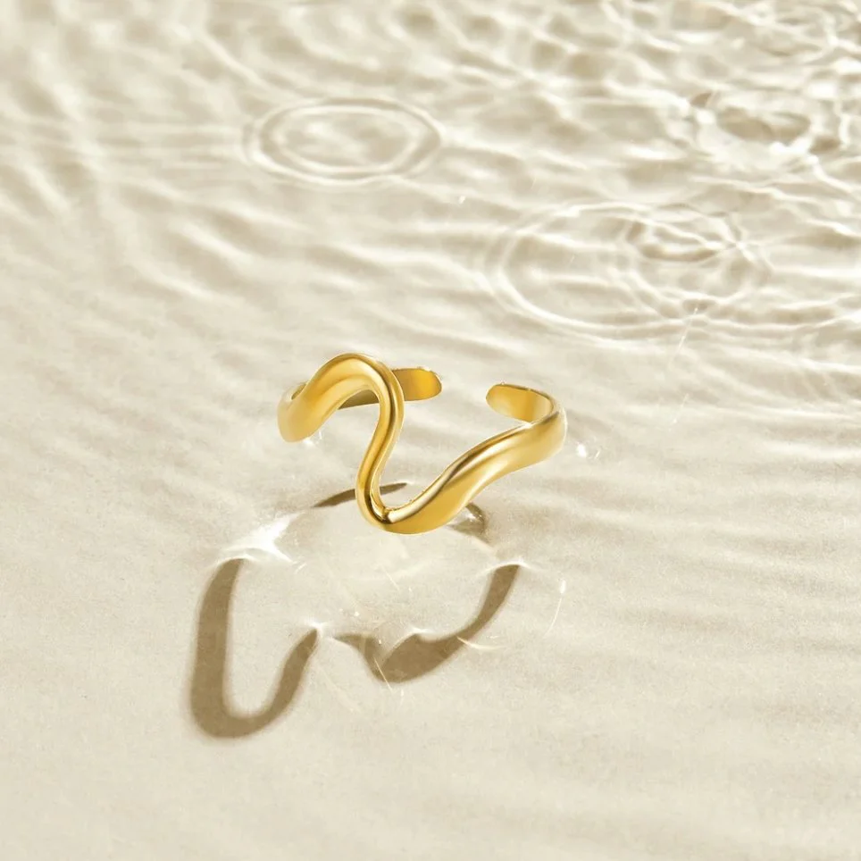Golden Wav Ring - Image 4