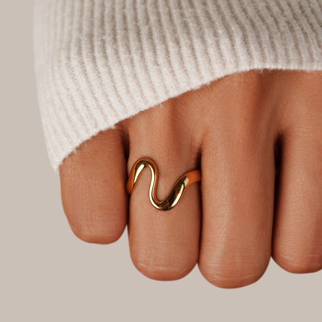 Golen Wave Ring - Image 2