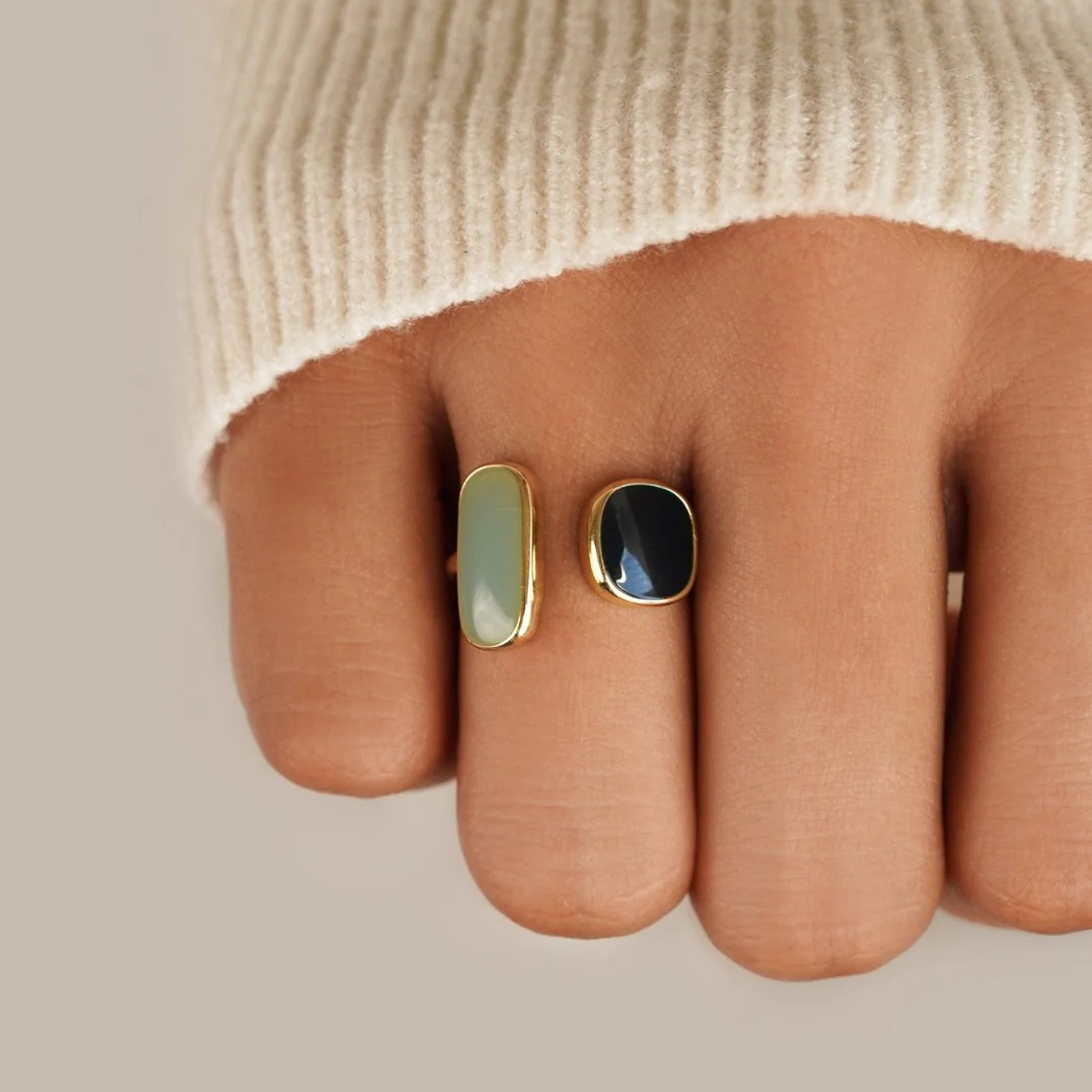 Hug Ring with Aquamarine - Image 2