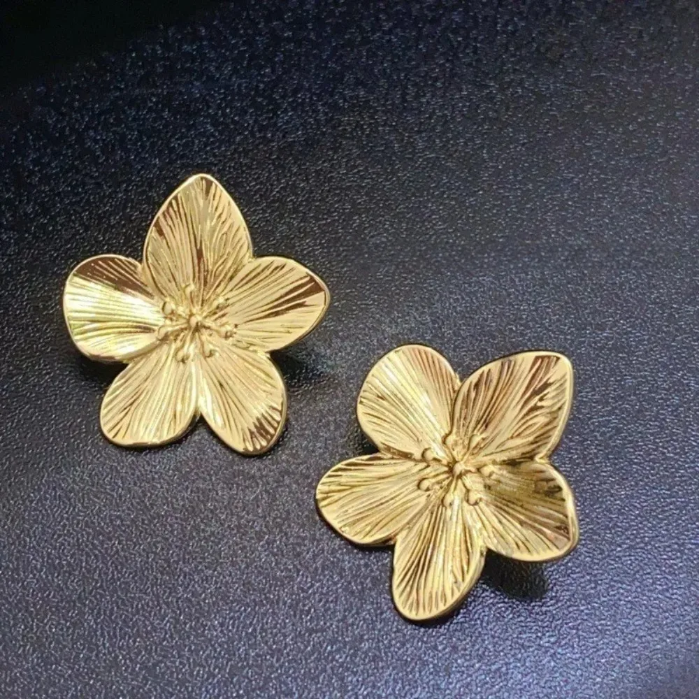 Vintage Flower Stud Earrings - Image 5