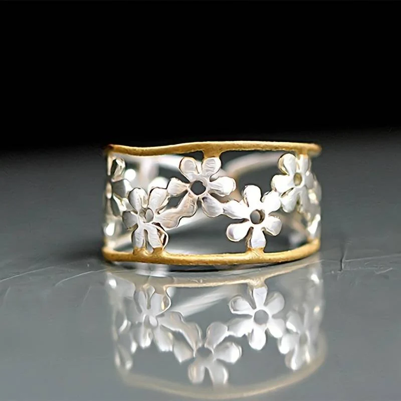 Irregulary Ring with Empty Flower