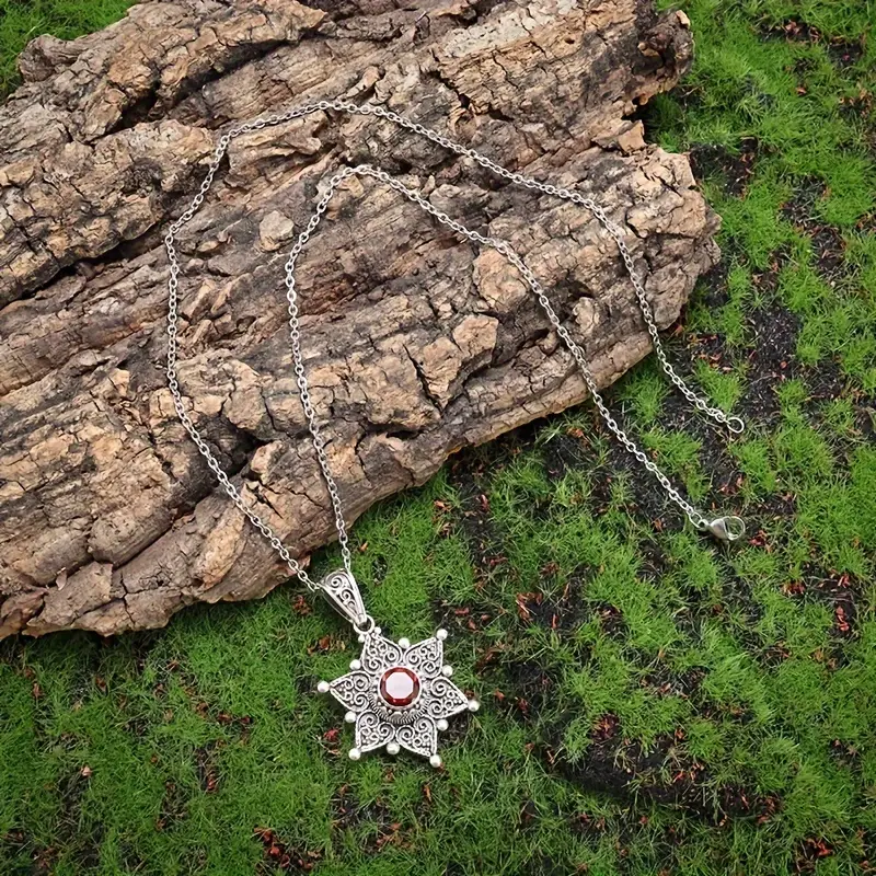 Jessindrah Carmalyth Necklace | White Gold - Image 2