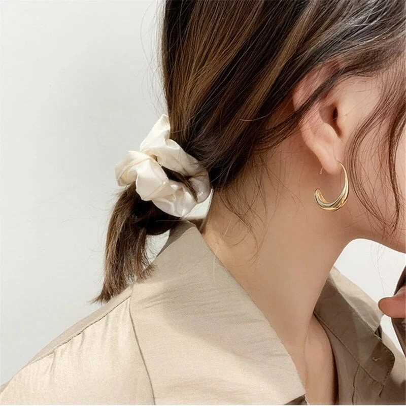 Luxeurious Gold and Silver Earrings - Image 4