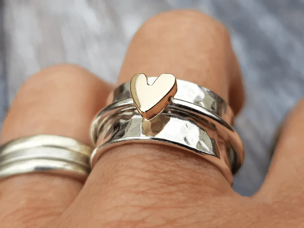 Melie - Silver Ring with Golden Heart - Image 2