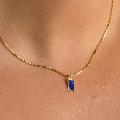 Minimalist Saphire Pendant Necklace | White Gold