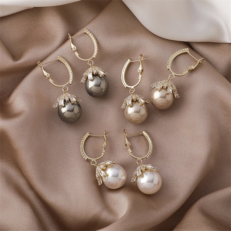 Modified title: Malya Pearl Earrings - Image 4