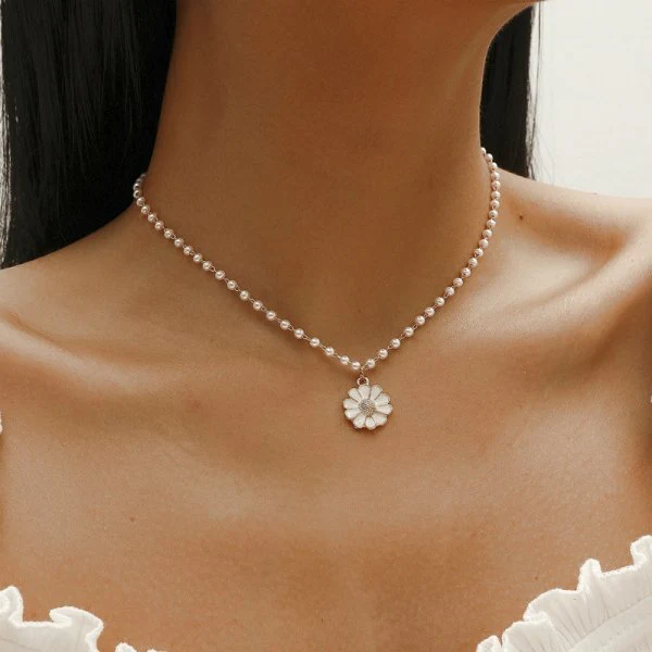 Pearl-Embellished Daisy Pendant