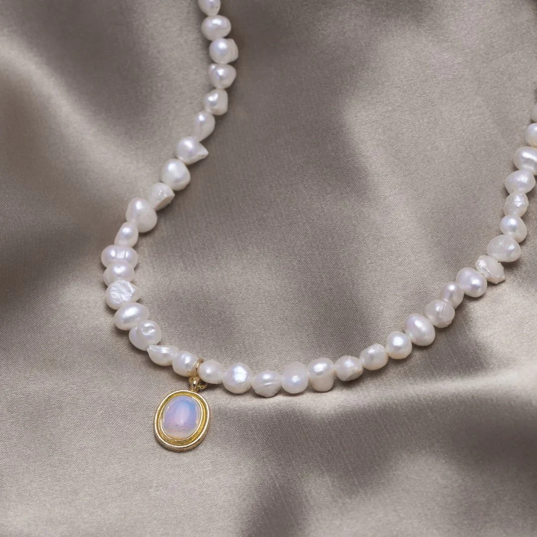 Pearl Necklace with Moonstone in Gold - Image 3