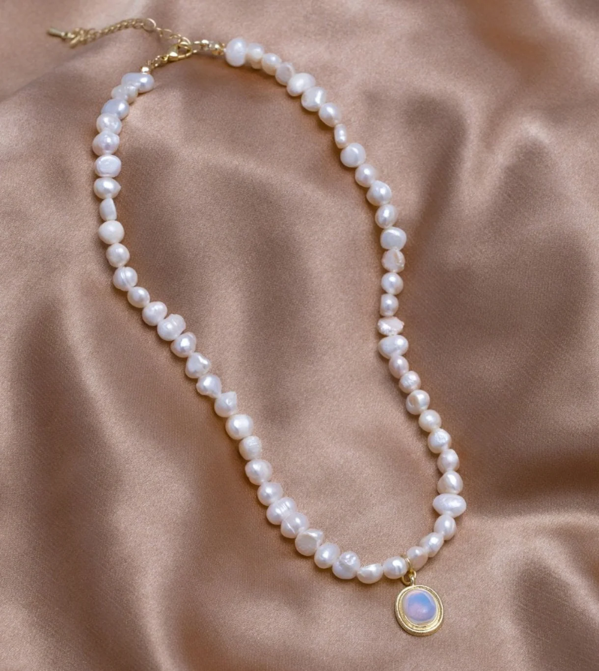 Pearl Necklace with Moonstone in Gold - Image 4