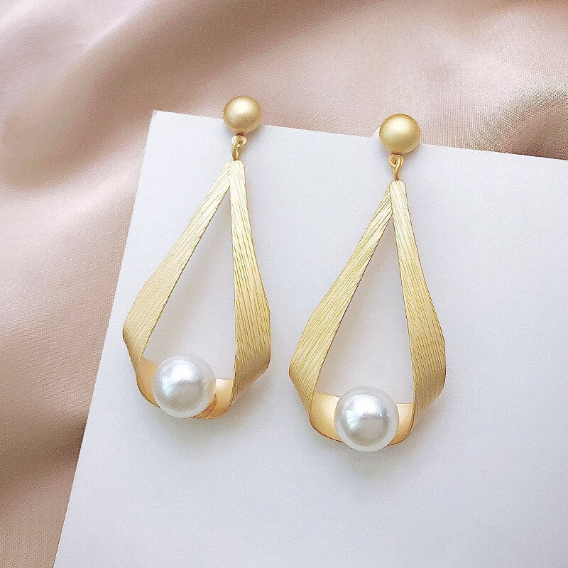 Rond Crystal & Pearl Earrings - Image 2