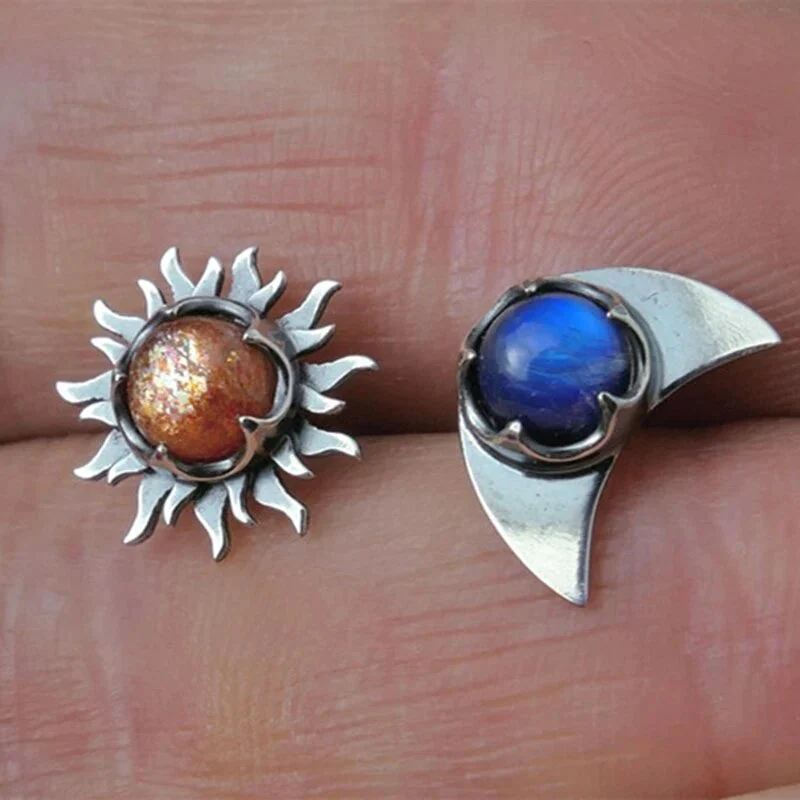 Sune Moon Earrings - Image 2
