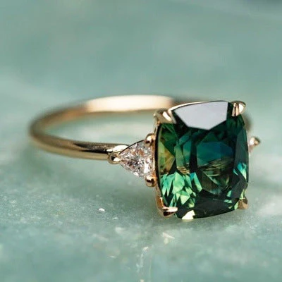 Vintage-Inspired Green Gemstone Ring | Gold - Image 2