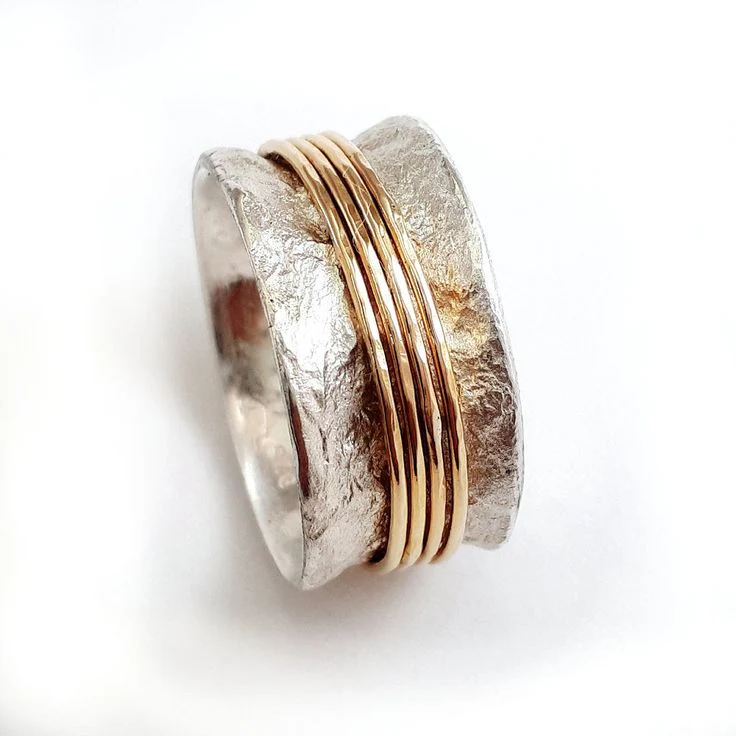 Vintage Silver Ring with Golden Thread - Image 2