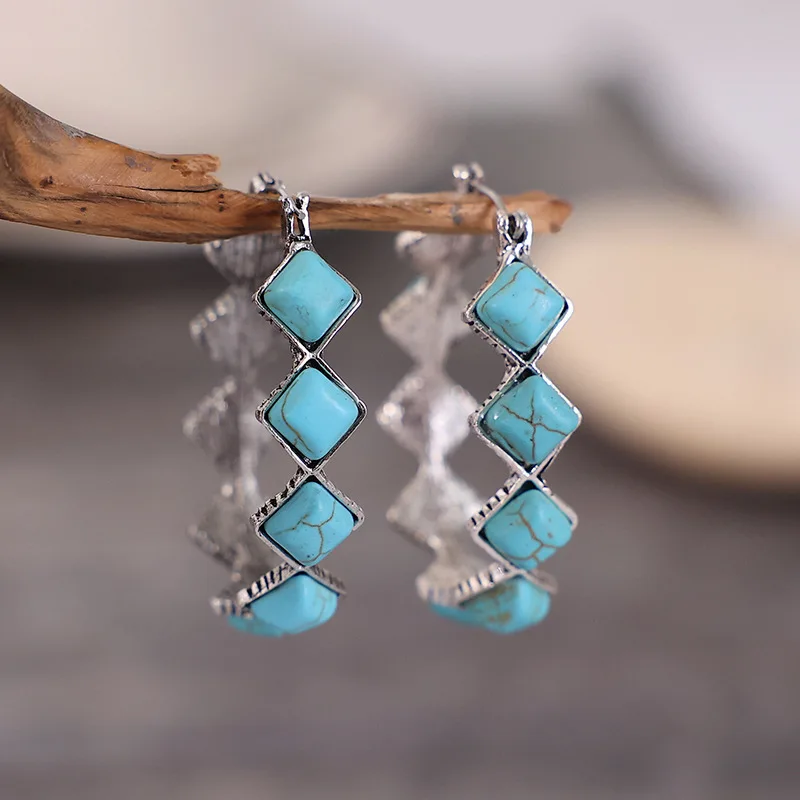 Vintage U-Shaped Turquoise Earrings - Image 3