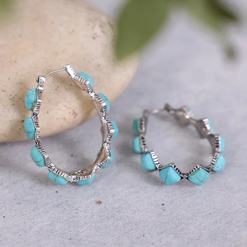 Vintage U-Shaped Turquoise Earrings - Image 4