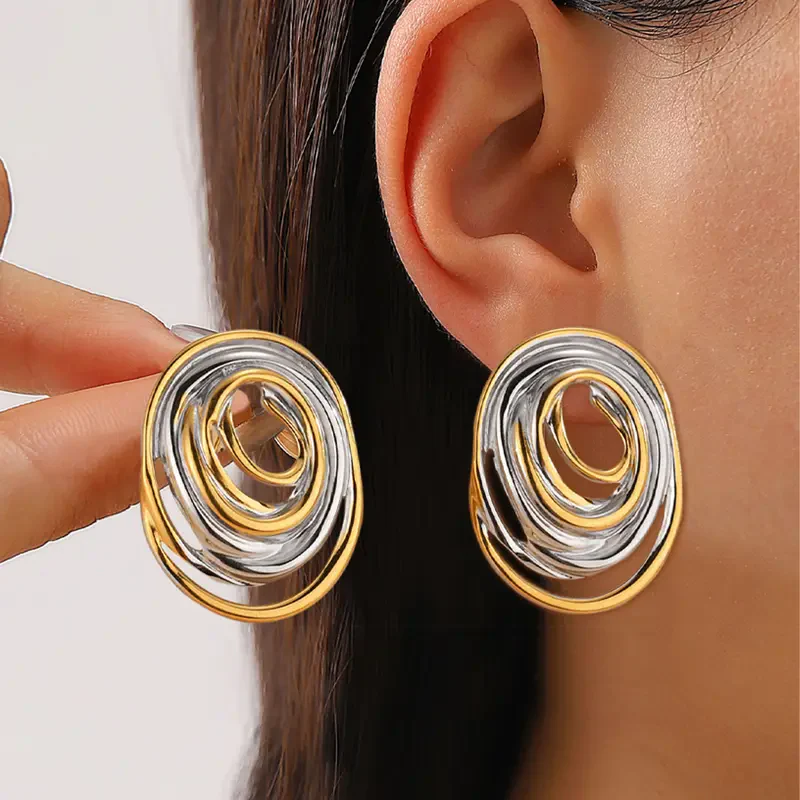 Vintaje Earrings Made of Gold-Plated and Silver Material