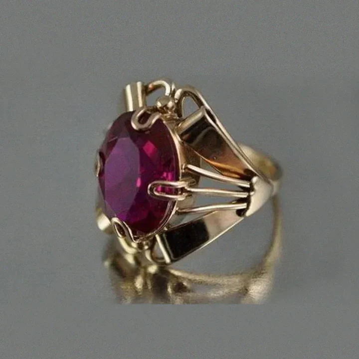 Vintaje Gold Ring with Garnet Crystal