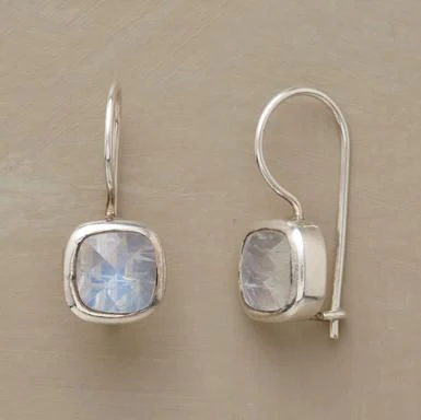 Vintaje Moonstone Cubic Earrings