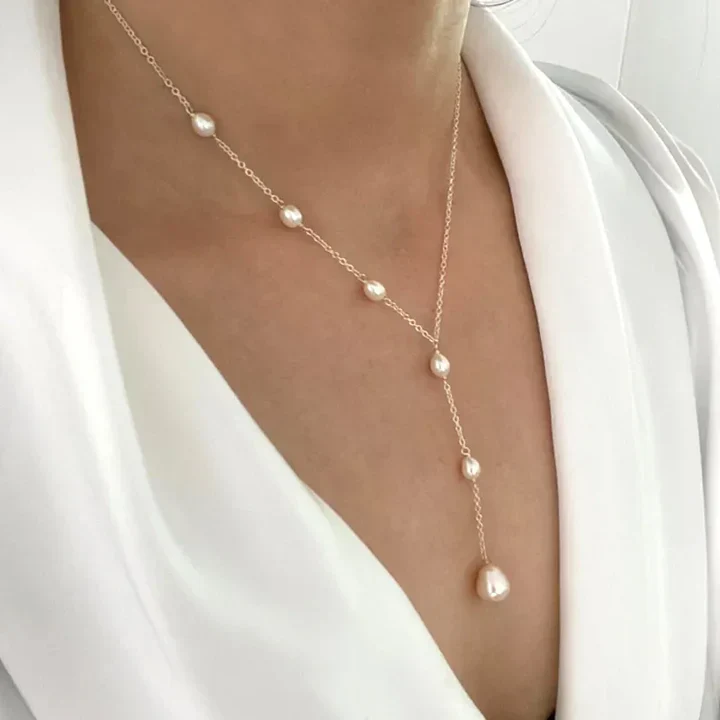 Vintaje Pendant Pearls Necklace