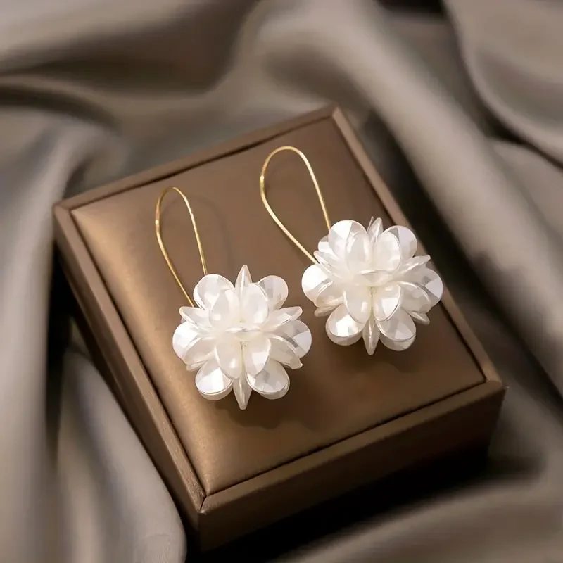 Wite Blossom Earrings
