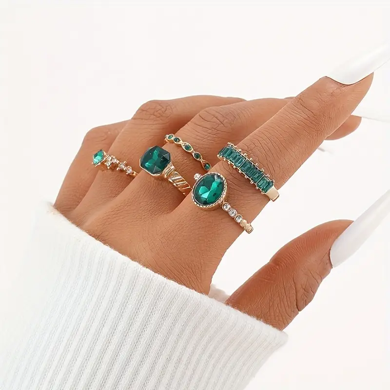 Zarinae Exquisite Emerald Ring Set | Gold - Image 3